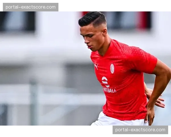 官方：AC米兰后卫训练中受伤，预计将缺席四周